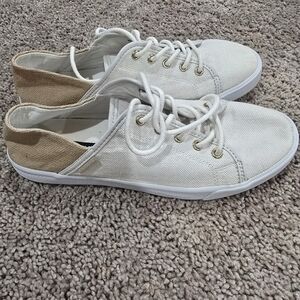 Tommy Hilfiger White and Tan Sneakers with Streamlined Design